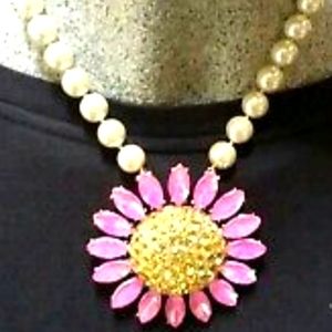 NIB Betsey Johnson Bee Mine Large PinkPave Daisy wFaux Pearls Statement Necklace